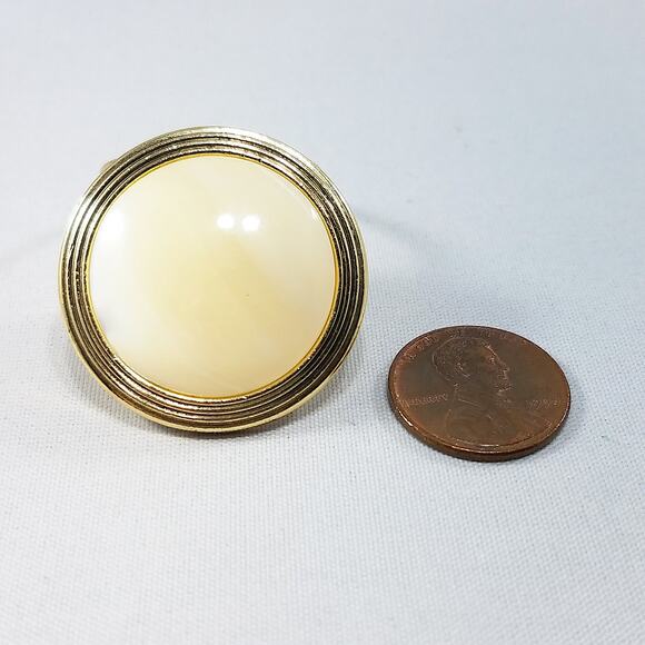 Vintage Western Germany Scarf Clip, Cream Art Glass, 1950s Jewelry - Picture 11 of 13